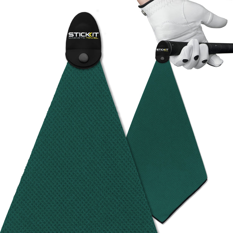 Green microfiber golf towel with magnetic attachment, ideal for keeping clubs clean and dry. Perfect for any golfer.